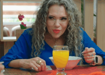 [COMPLETO] 0096H1126 S0094 Niña le sαlva la vίda a esta mujer millonaria y la vida le recompensó de esta manera