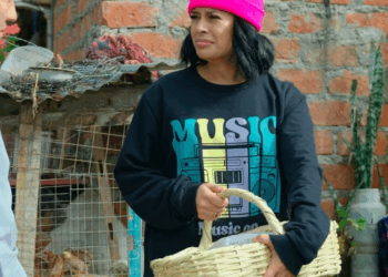 [COMPLETO] 0099H1126 S0094 Perdí un amor verdadero por ir detrás del dinero, al final solo me quedó mirar como ella era feliz